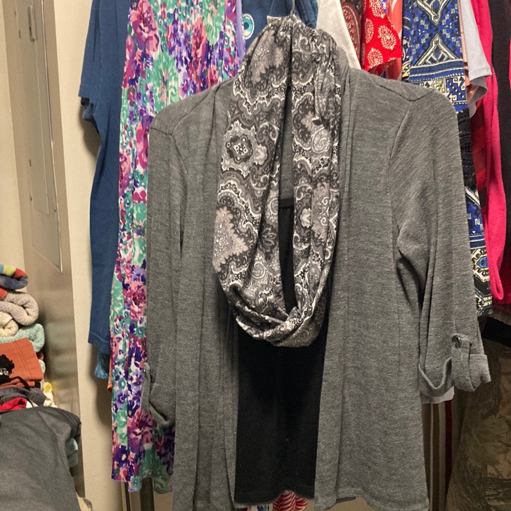 Ladies Kim Rogers large sweater with scarve.